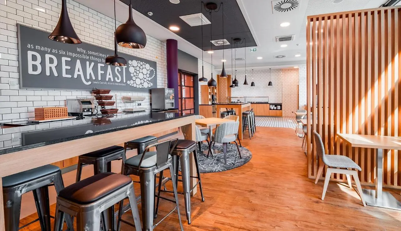 *** Отель Premier Inn Mannheim City Centre Германия